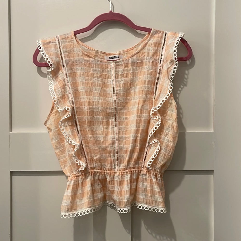 Pink cropped shirt